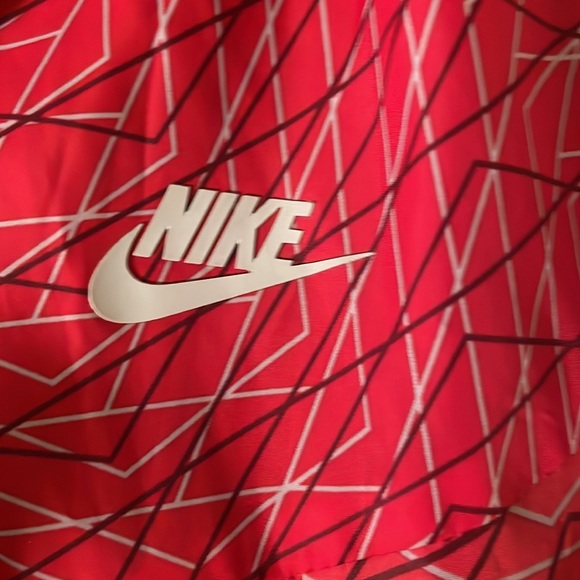 Woman’s Nike Jacket - Picture 4 of 7